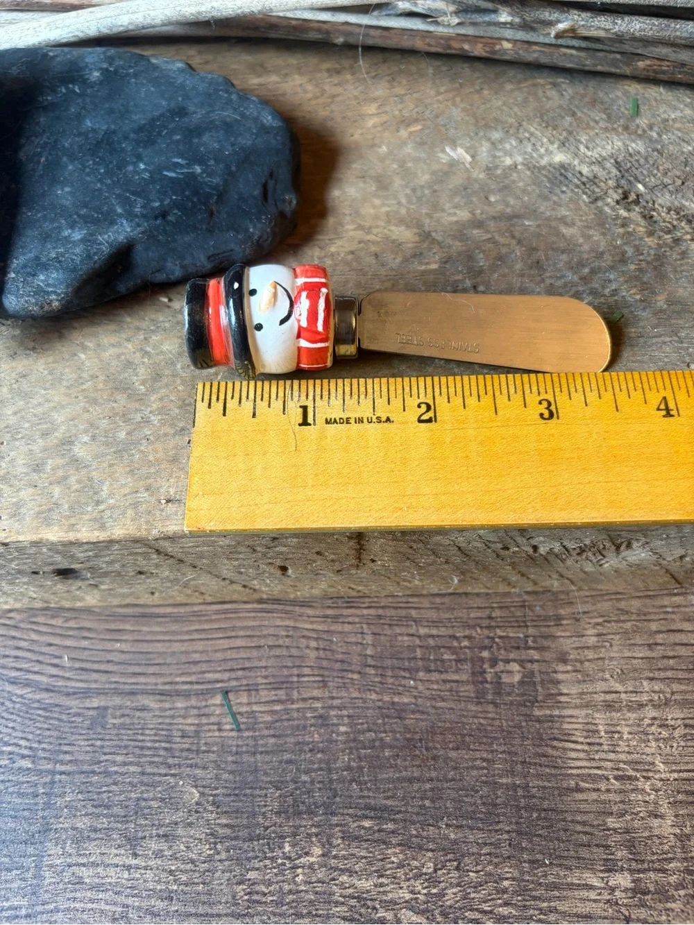 Vintage Christmas Cheese Spreaders Set of 2 Ceramic Snowman & Red Ornament EUC